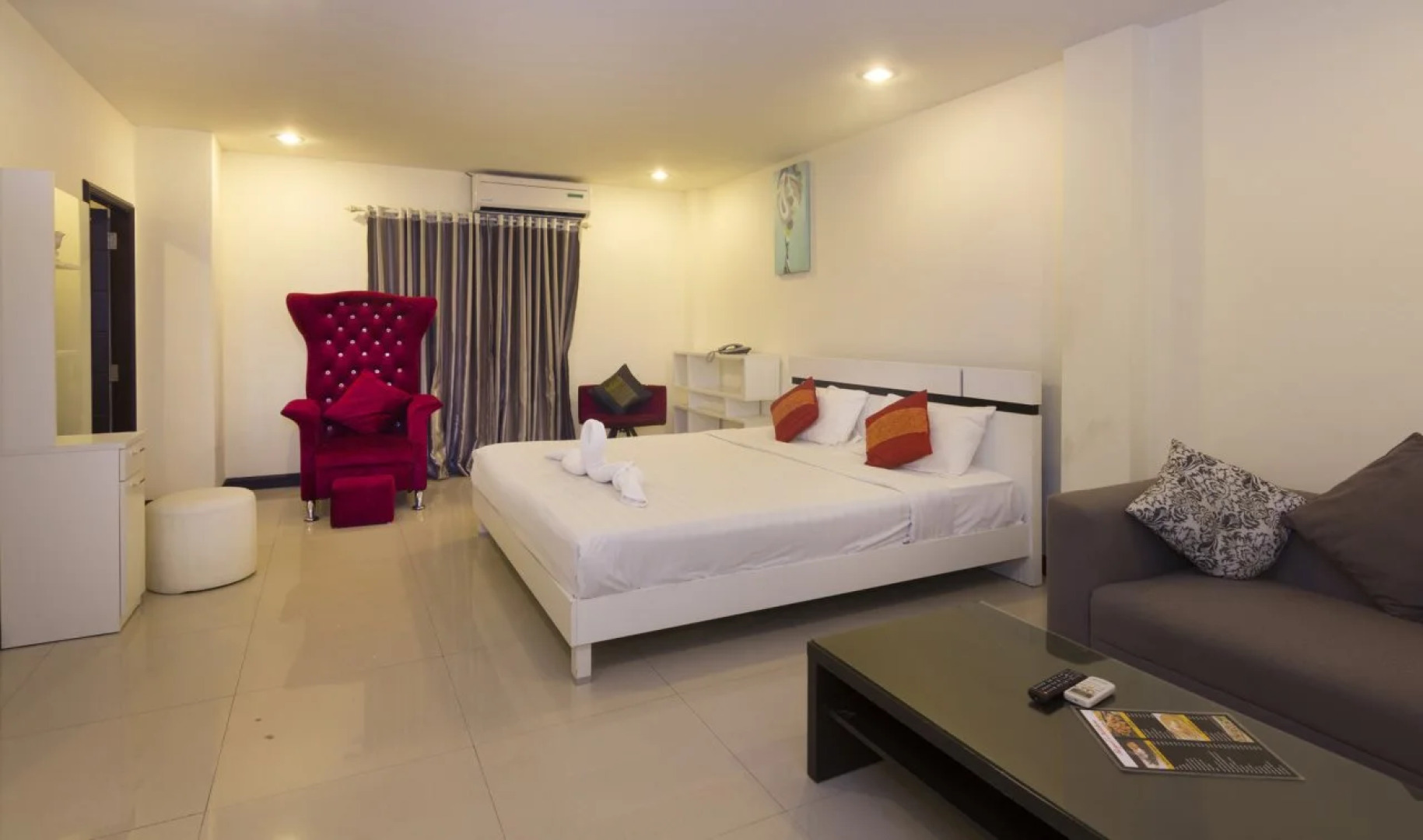 Royal Q&D Suites Hotel