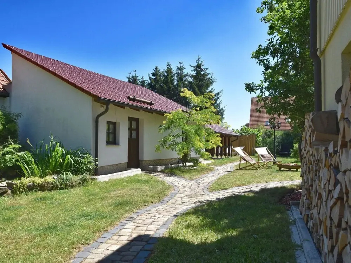 Vintage Hoilday Home in Leina with Pond