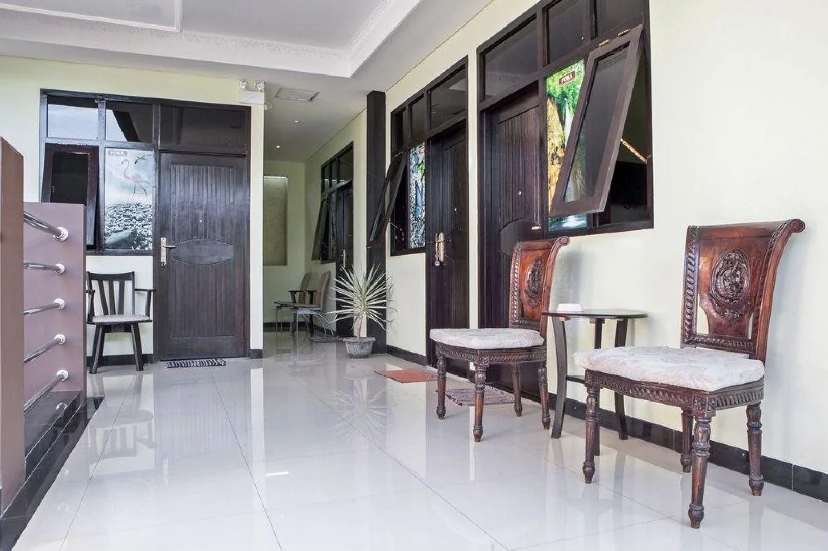 Hotel Salon Fora & Longhill Cafe Fora