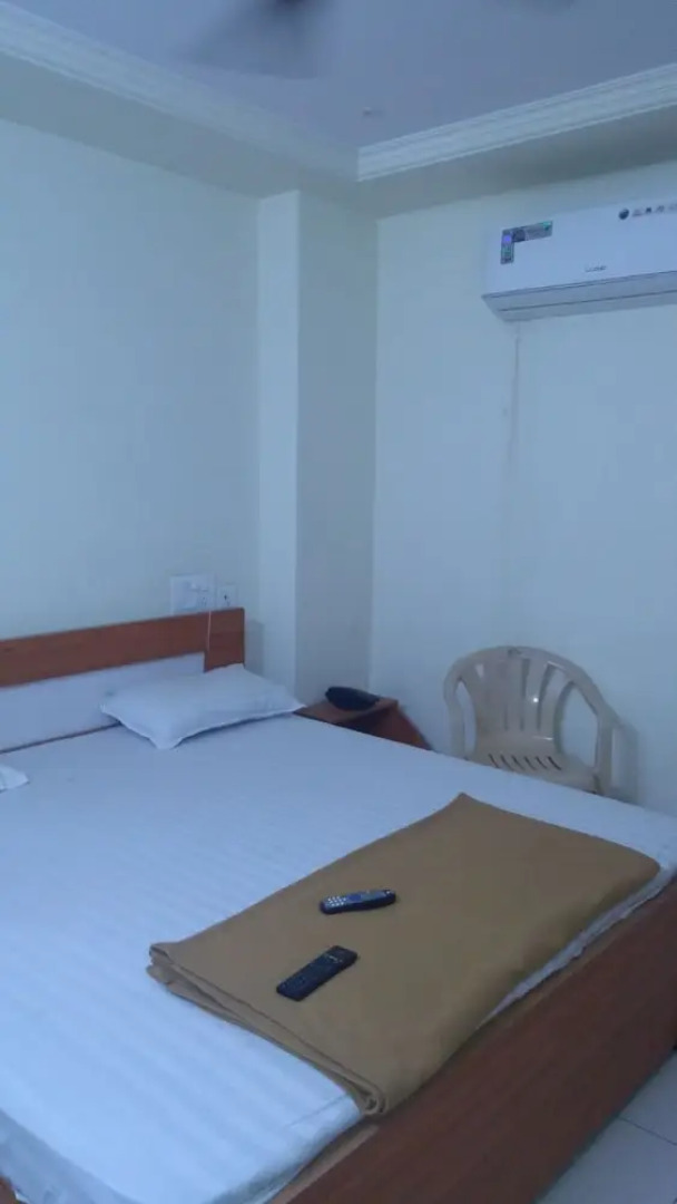 Iroomz Murgan Residency