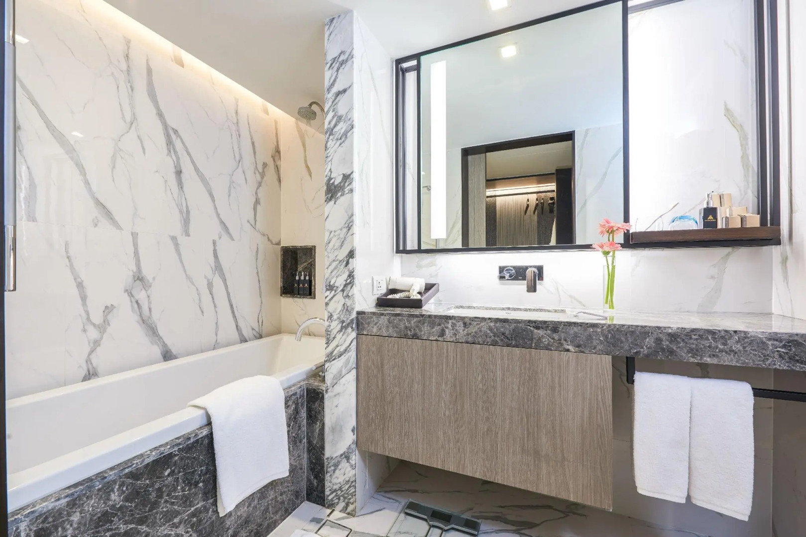 Narai Hotel (SHA Extra Plus)