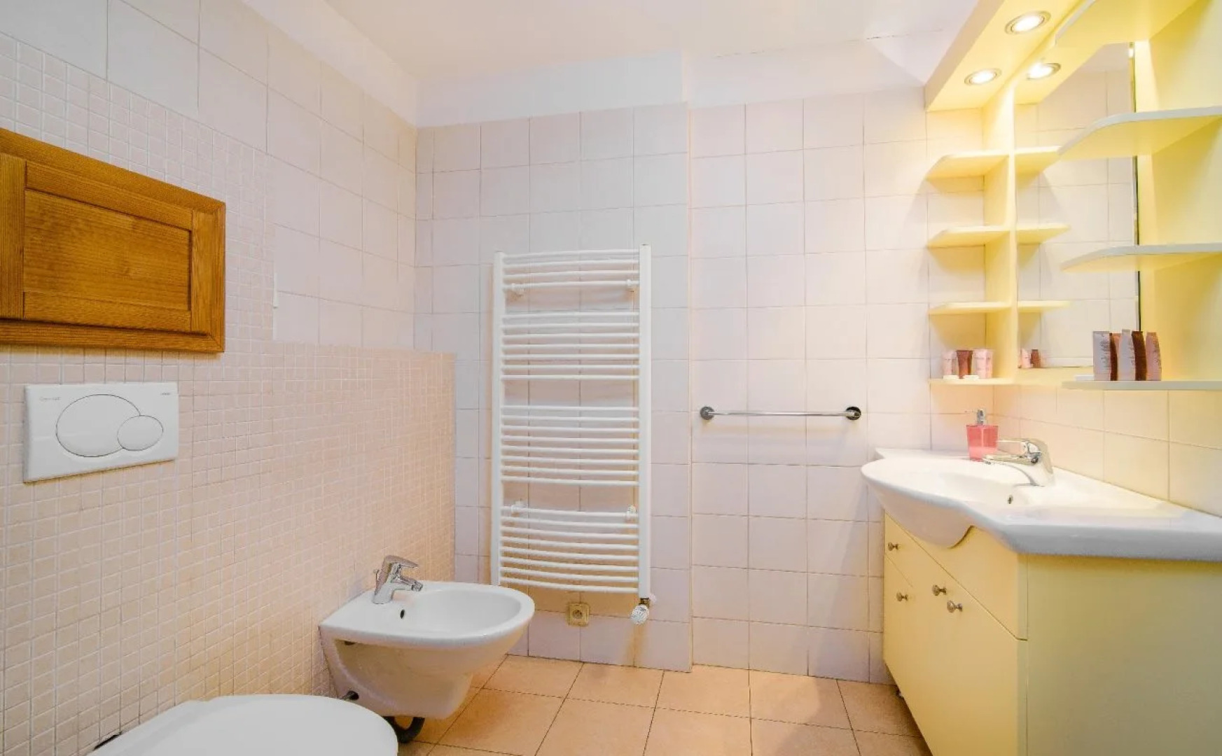 Ginosi Elema Apartel