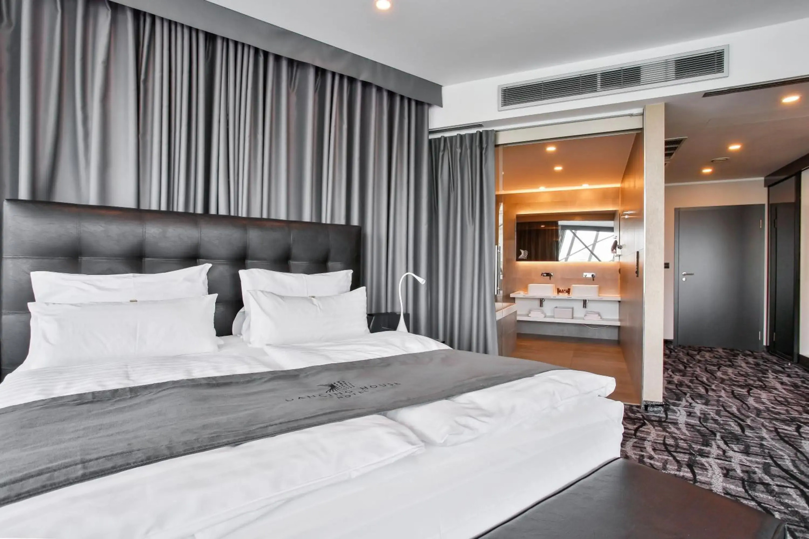 Dancing House – Tančící dům hotel