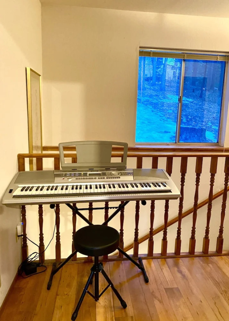 Lilac Cabin Family-friendly Highspeed Wi-fi 3 Bedroom Home by RedAwning