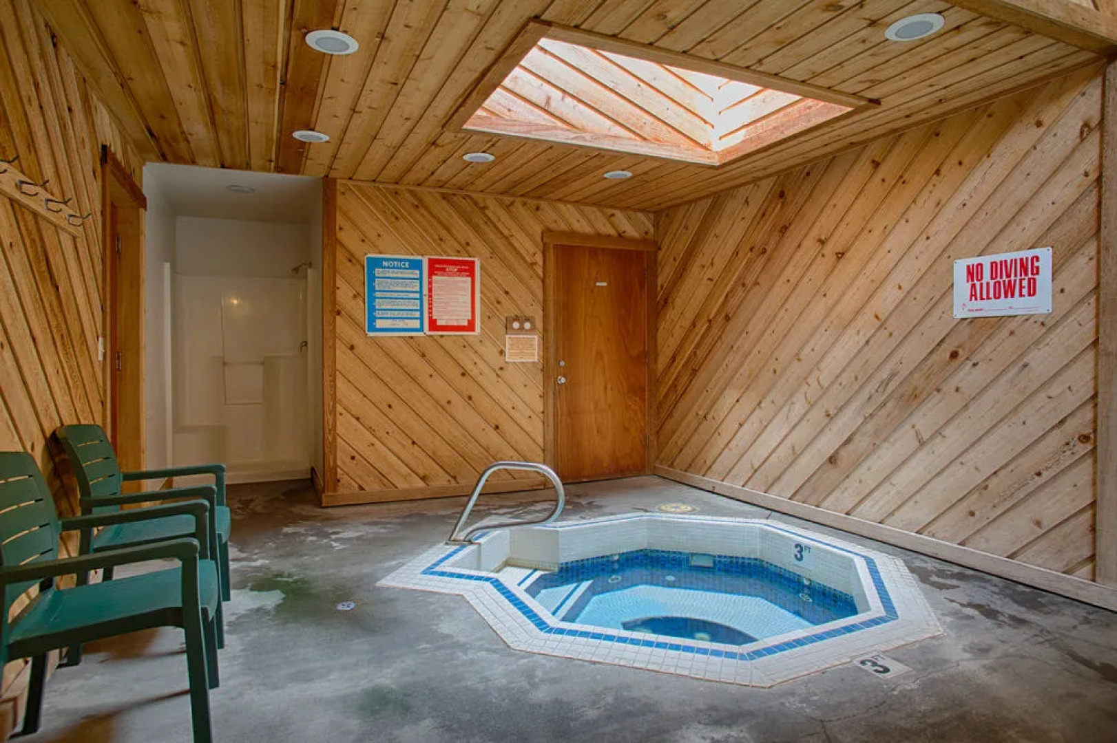 The Waves/The Argonauta Inn/The White Heron Lodge