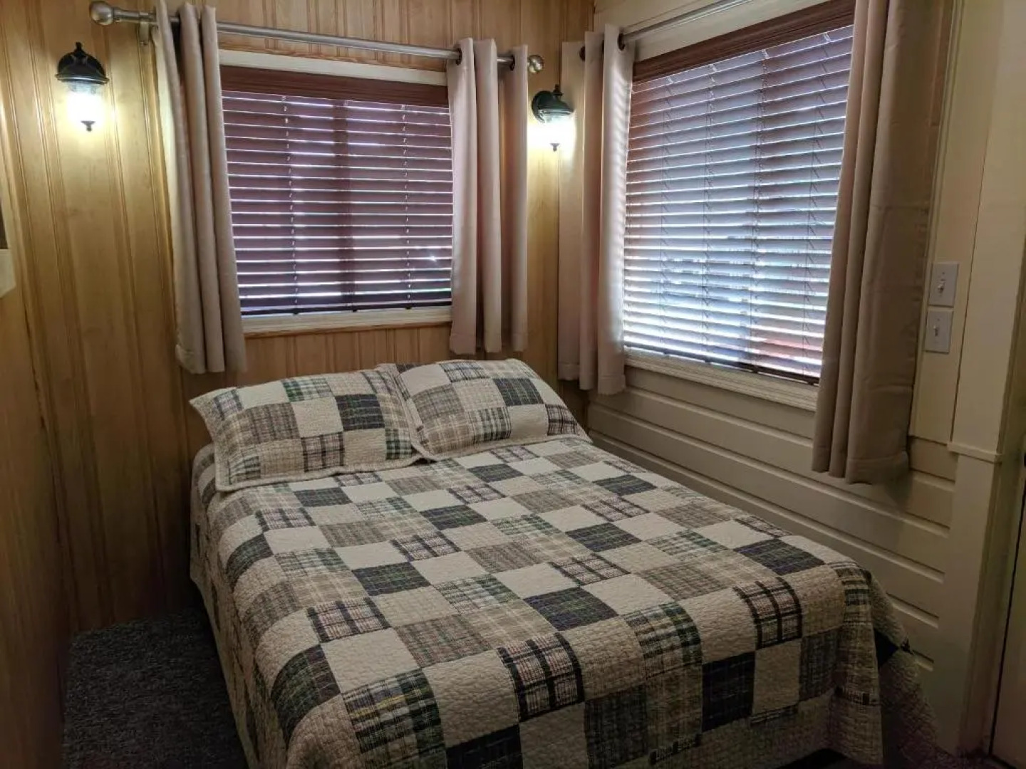 Trails End Cabins & Motel