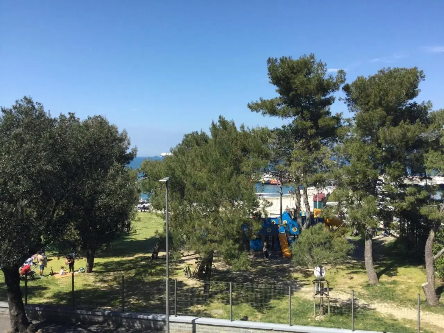 Lovely studio appartment with patio near the sea