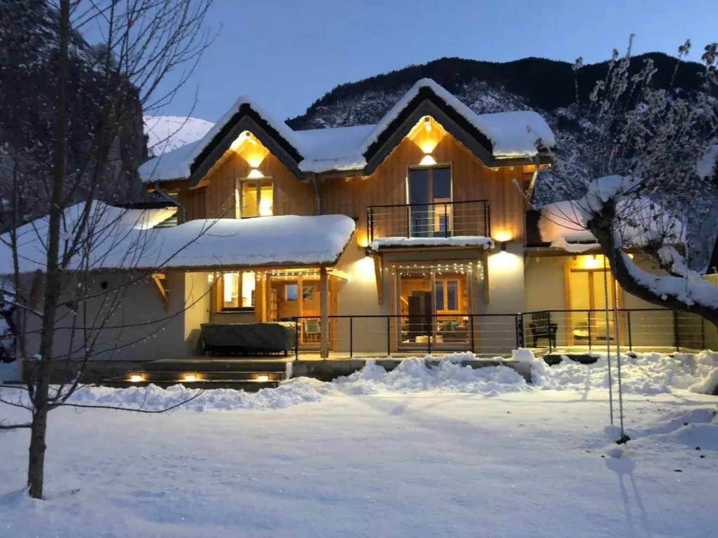 Chalet Barbara with swimming pool in the heart of Oisans