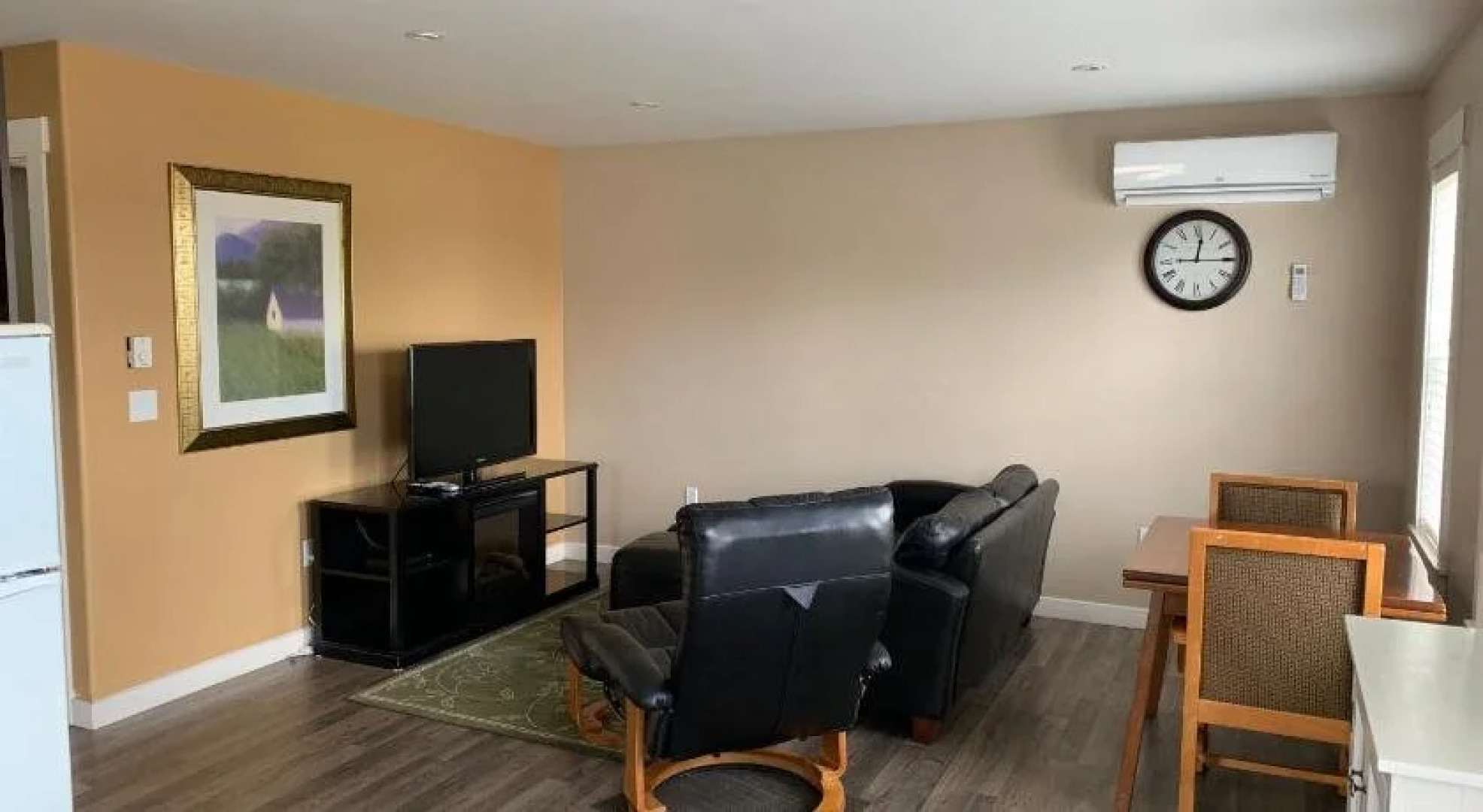 The Lionstone Inn Motel and Cottages