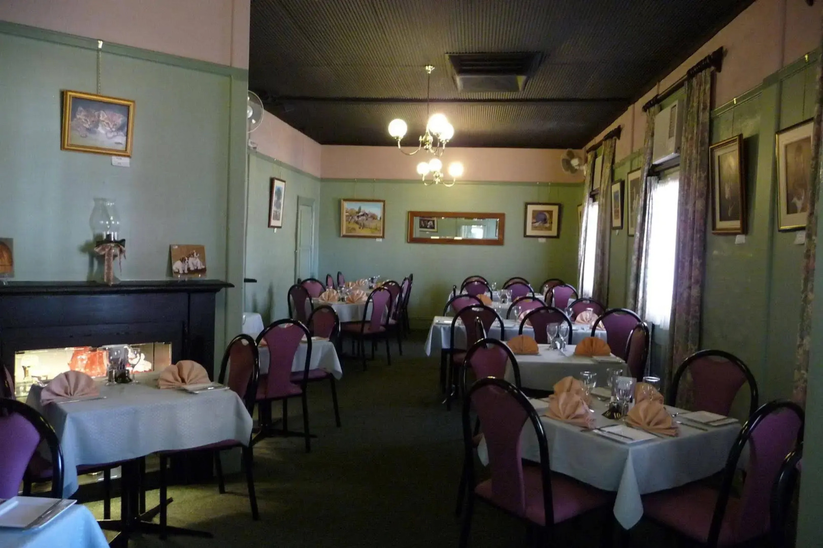 Ten Dollar Town Motel