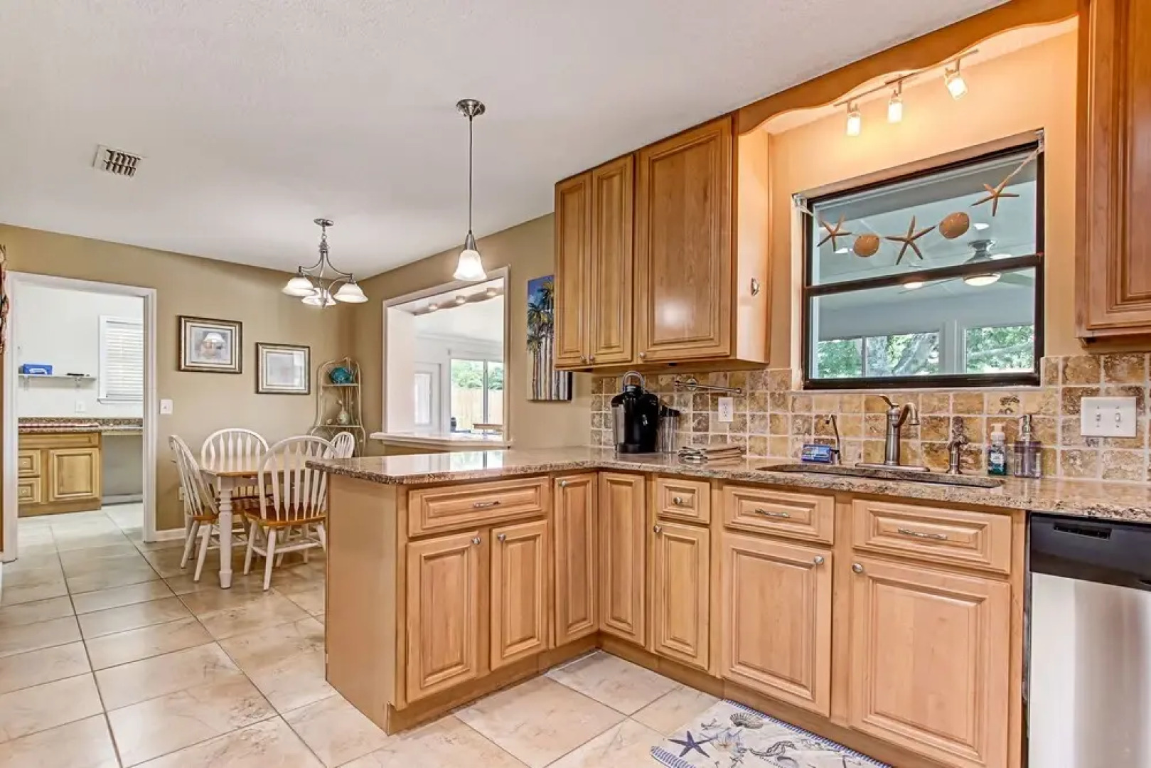 Pablo Waterfront - Private Dock & Salt Water Pool