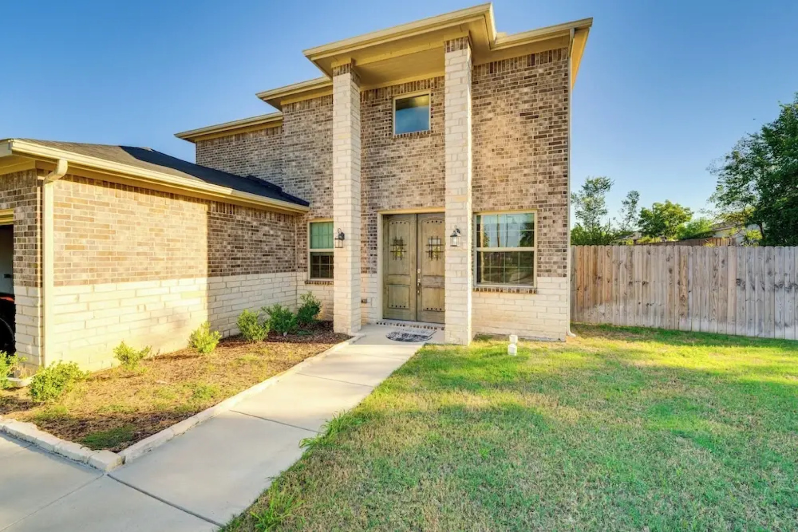 Walk to Historic Dtwn: Mckinney Family Retreat