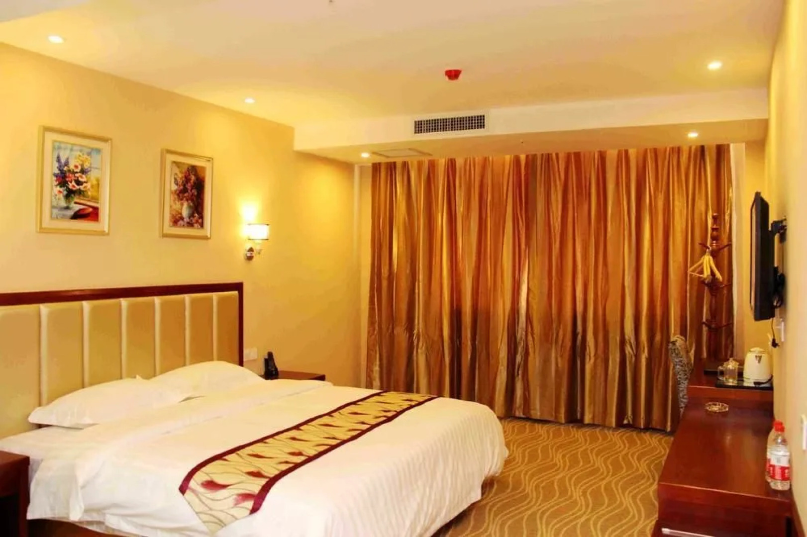 Super 8 Hotel Xianning Yinquan Shizhengfu