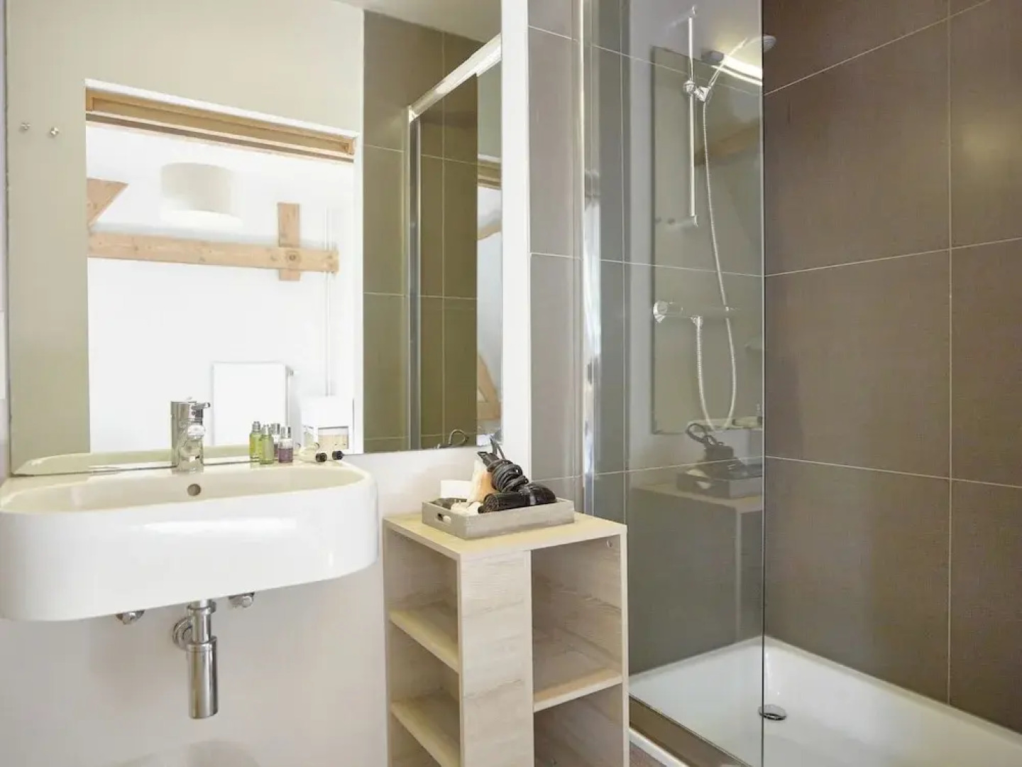 Diksmuide Mansion With Games