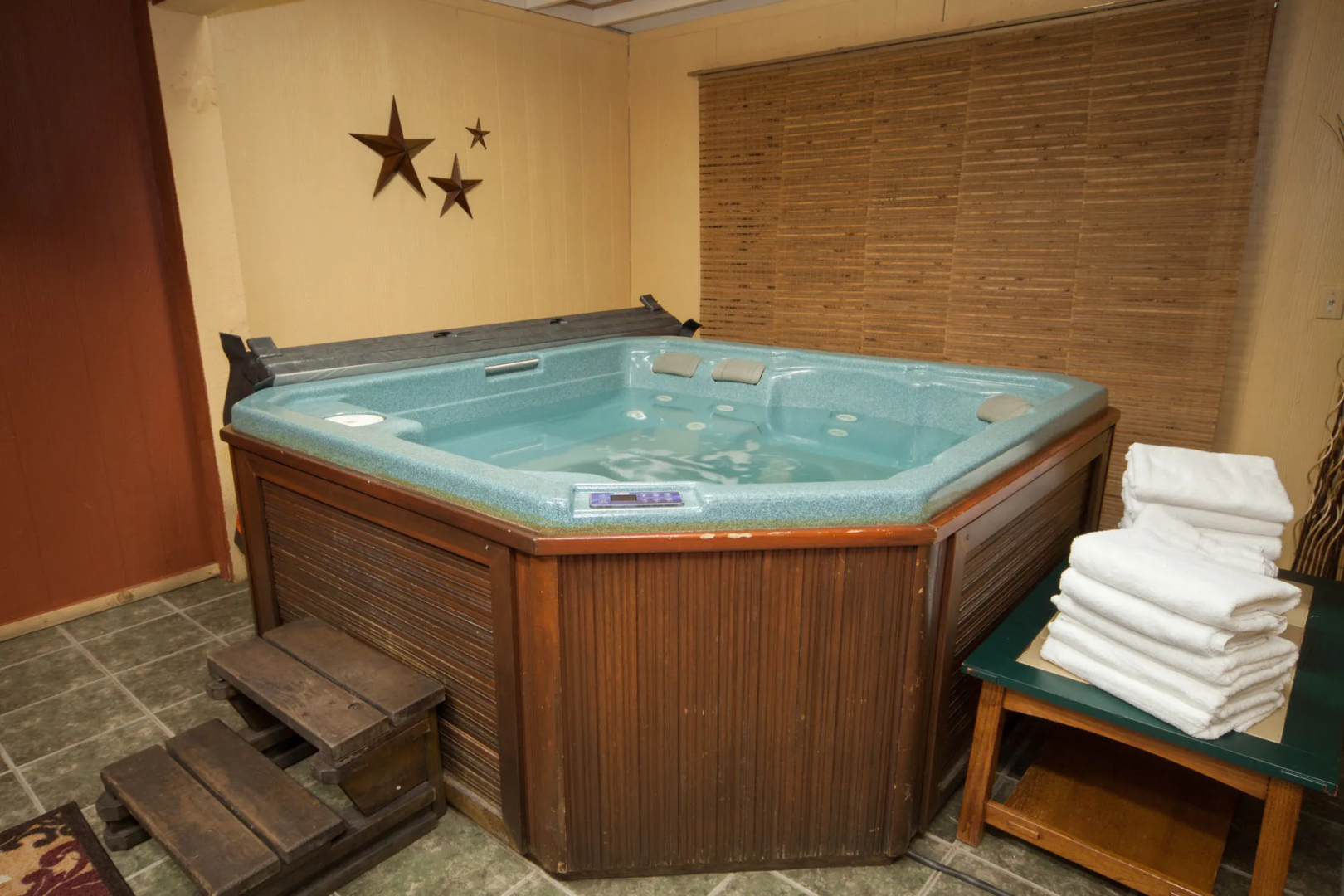 Log Cabin Lodge & Suites