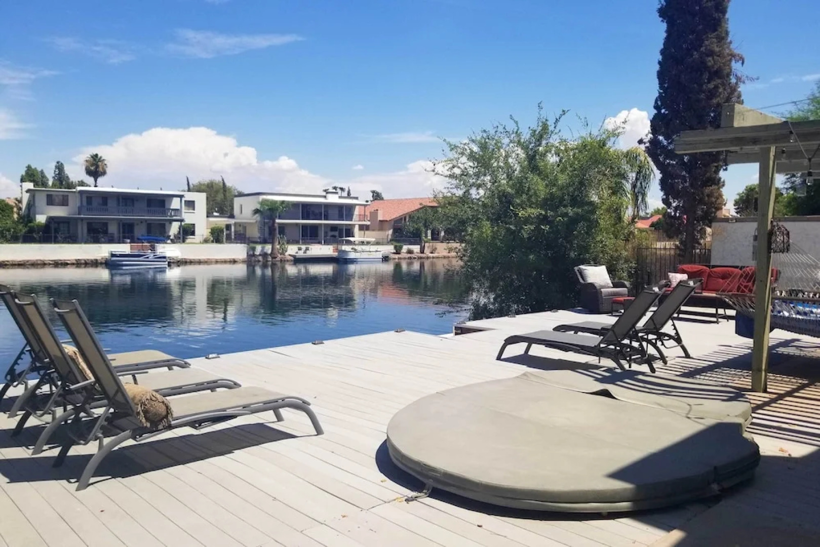 Sun Deck, Hot Tub & Kayak: Lakefront Tempe House