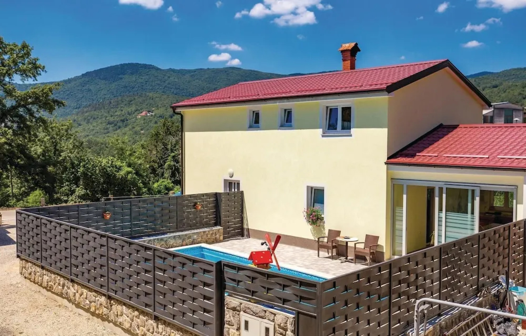 Amazing Home in Jurdani With Wifi and 4 Bedrooms