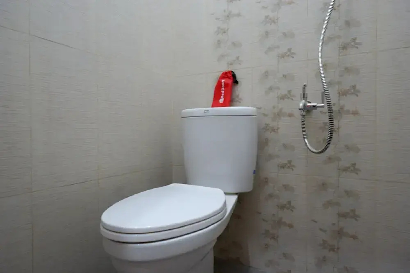 RedDoorz Syariah near Stasiun Tegal