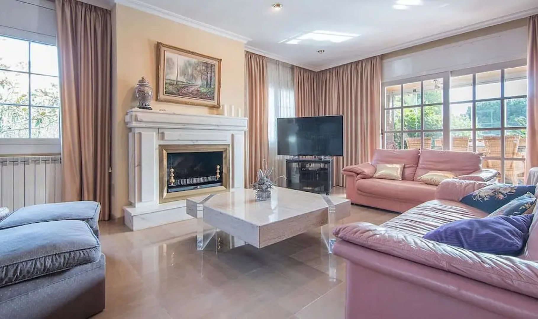 Gallery Villa 650M from the Beach (R81)