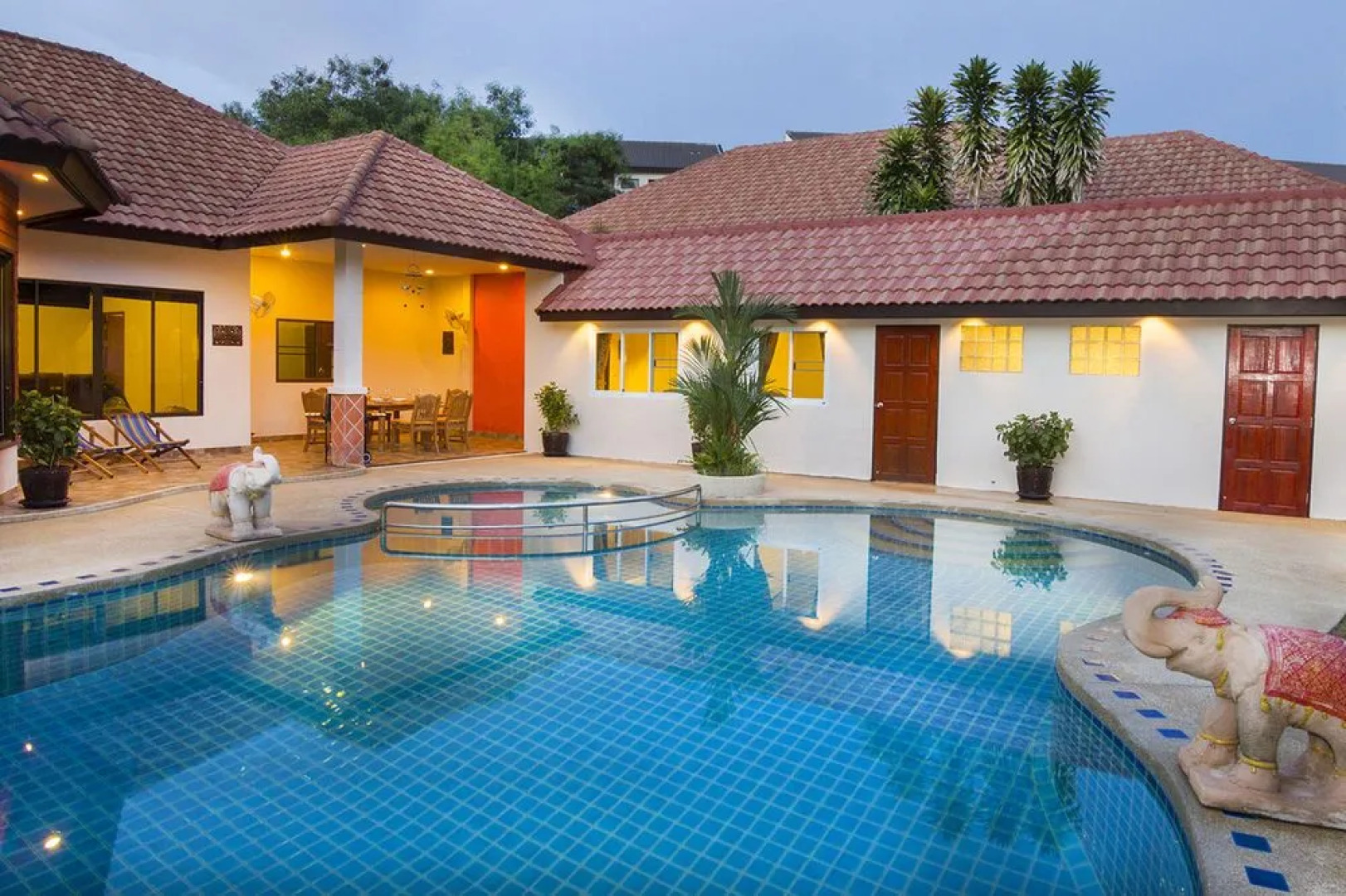 Pattaya Hill, Near the City and Beach