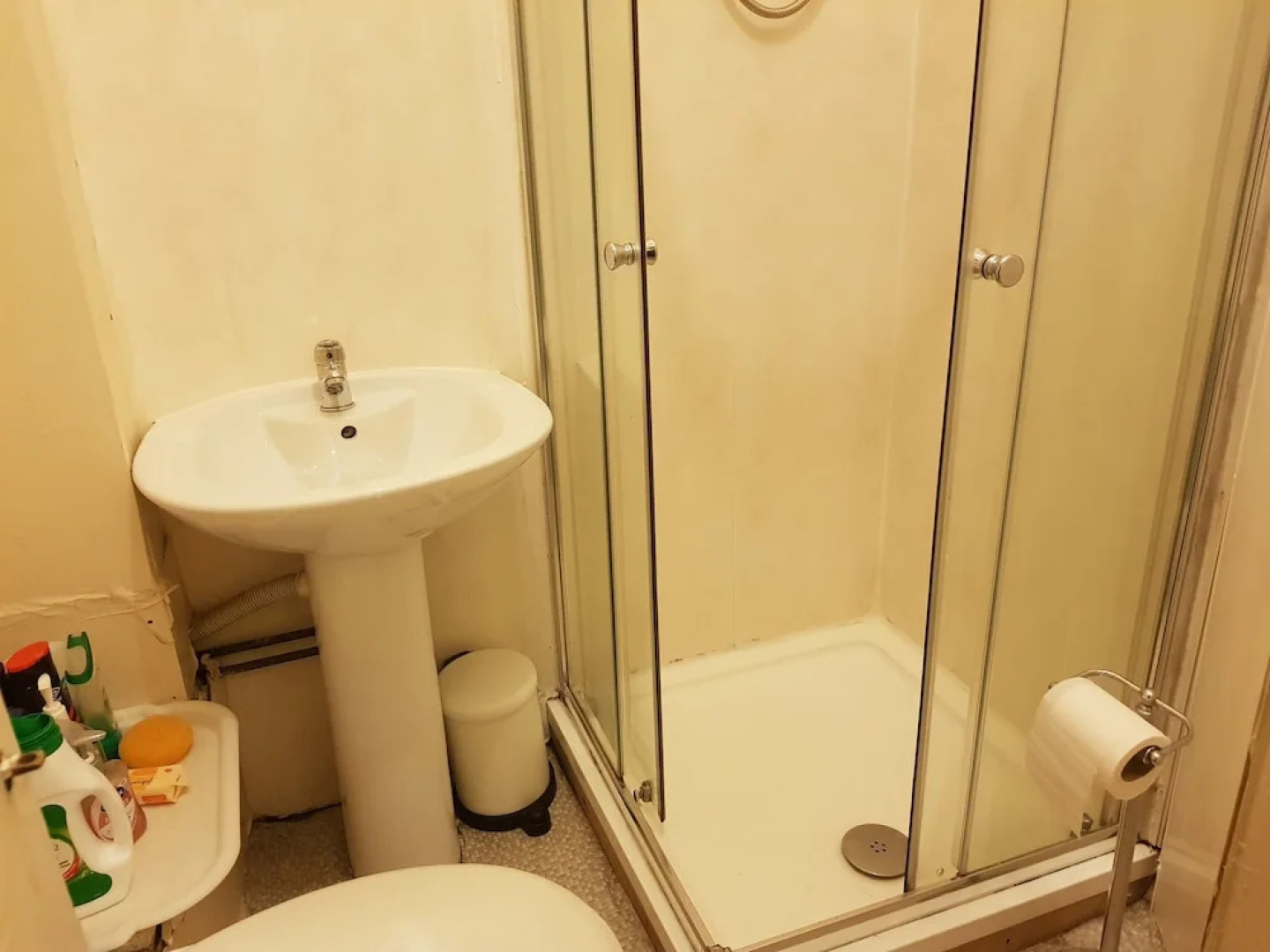 2 Bed Flat - Sleeps 4 - Parking - Wifi