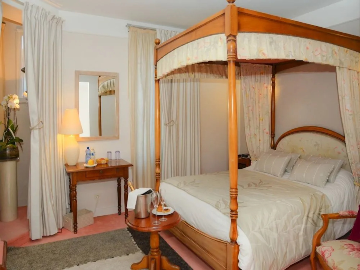 Logis Hôtel Du Dauphin