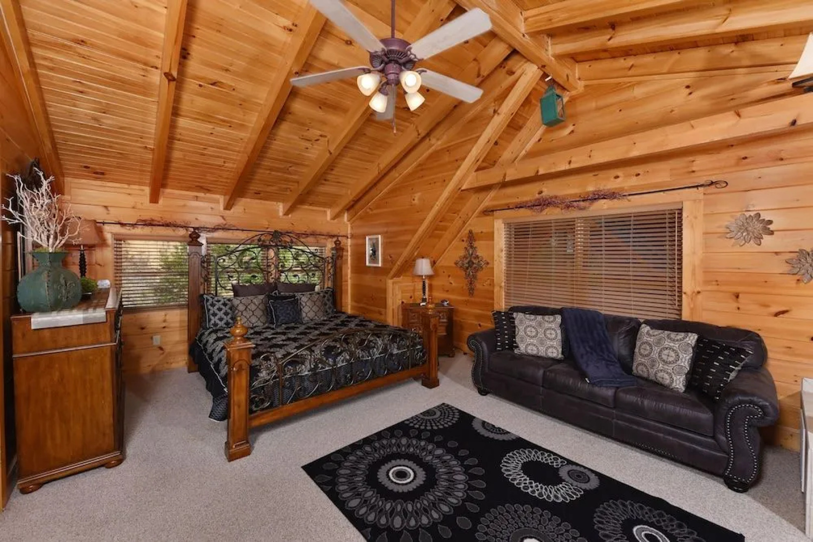 Knockin' On Heaven's Door - 5 Br cabin by RedAwning