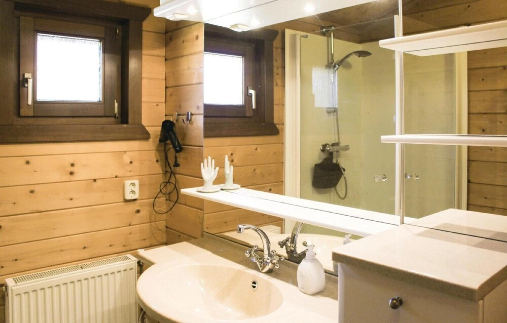 Amazing Home in Rheezerveen With 2 Bedrooms and Wifi