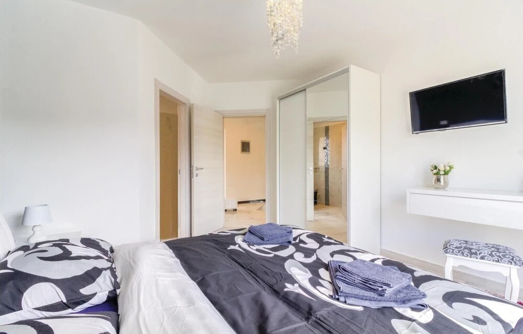 Stunning Home in Pula With Wifi and 4 Bedrooms