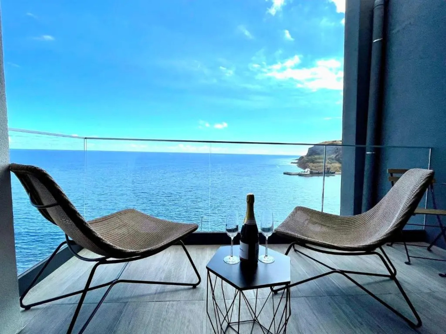 Ocean Cliff Apartment