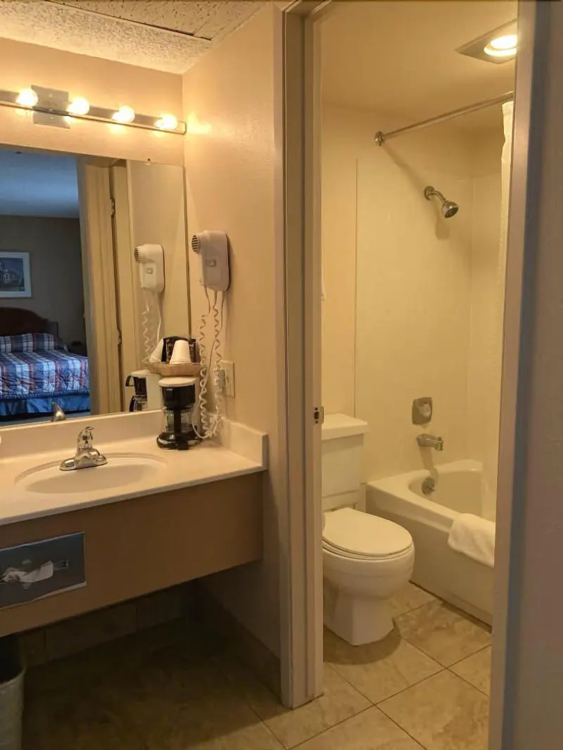 Hardman House Inn & Suites