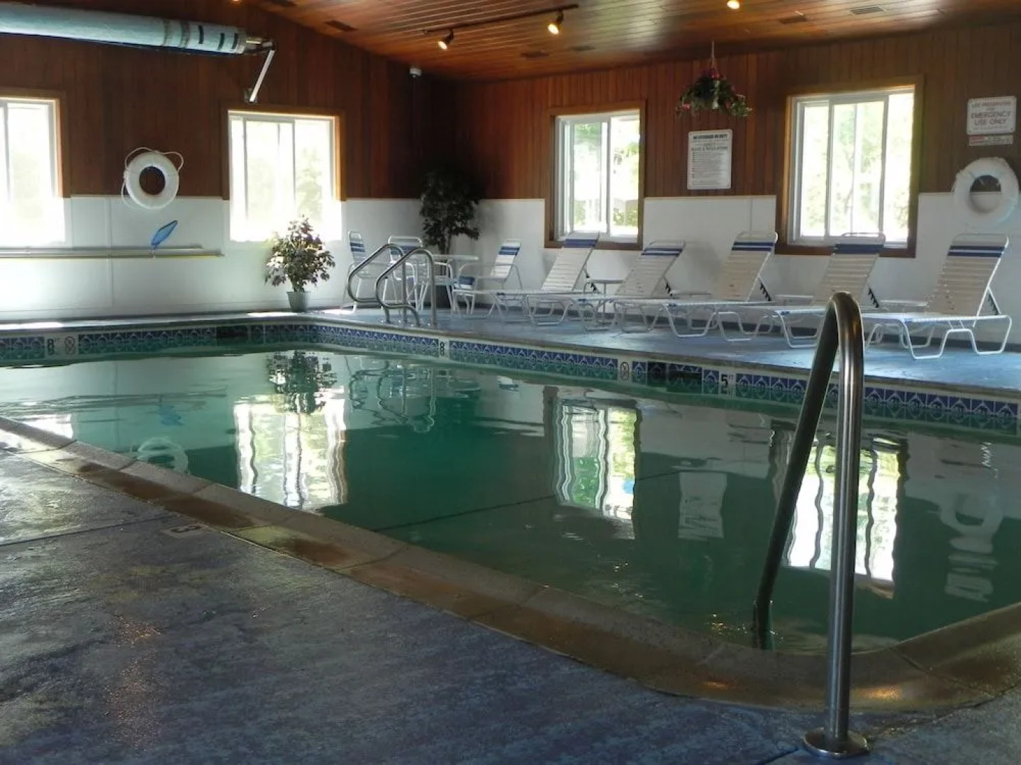 Elmwood Resort Hotel