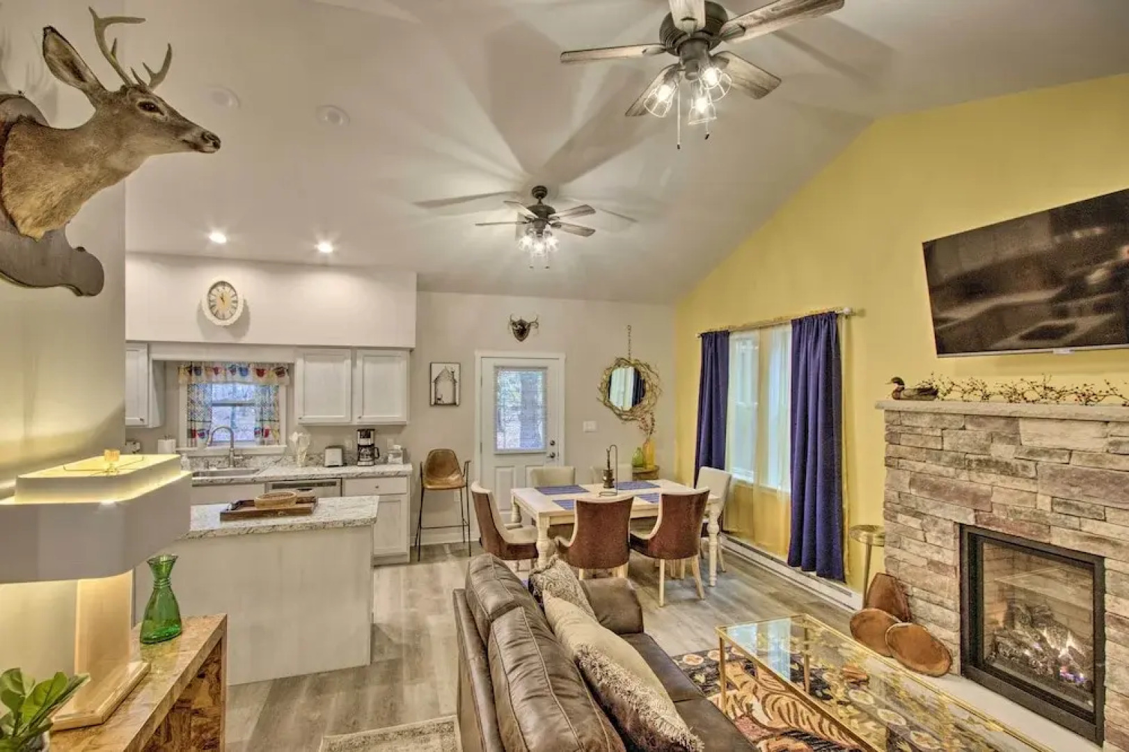 13 Mi to Camelback Ski! Creekside 'lincoln Lodge'