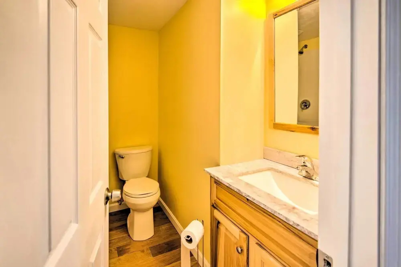 Cozy White Mtn Hideaway ~ 4 Mi to Hiking & Skiing!