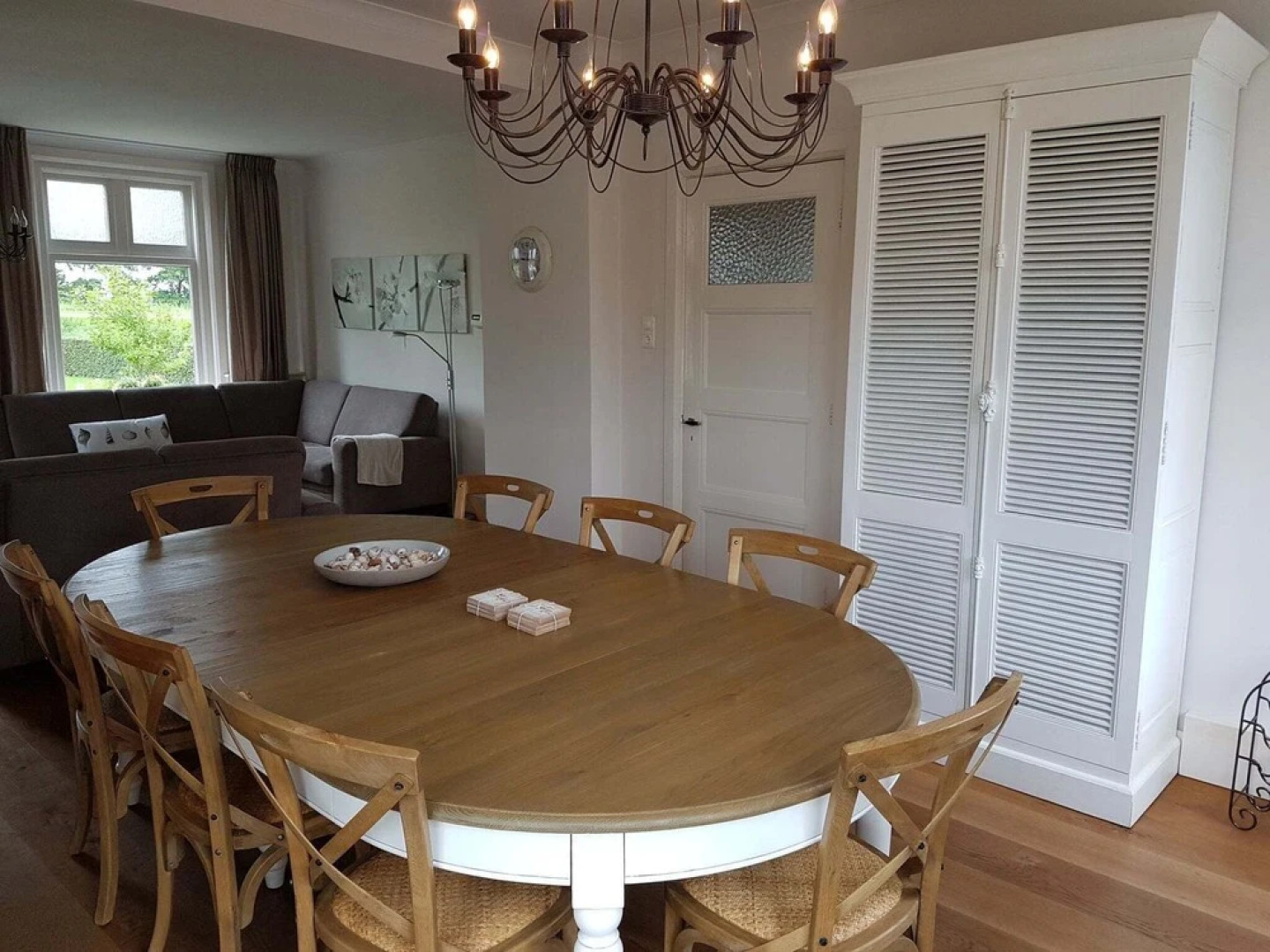 Spacious Farmhouse in Ijzendijke With Garden