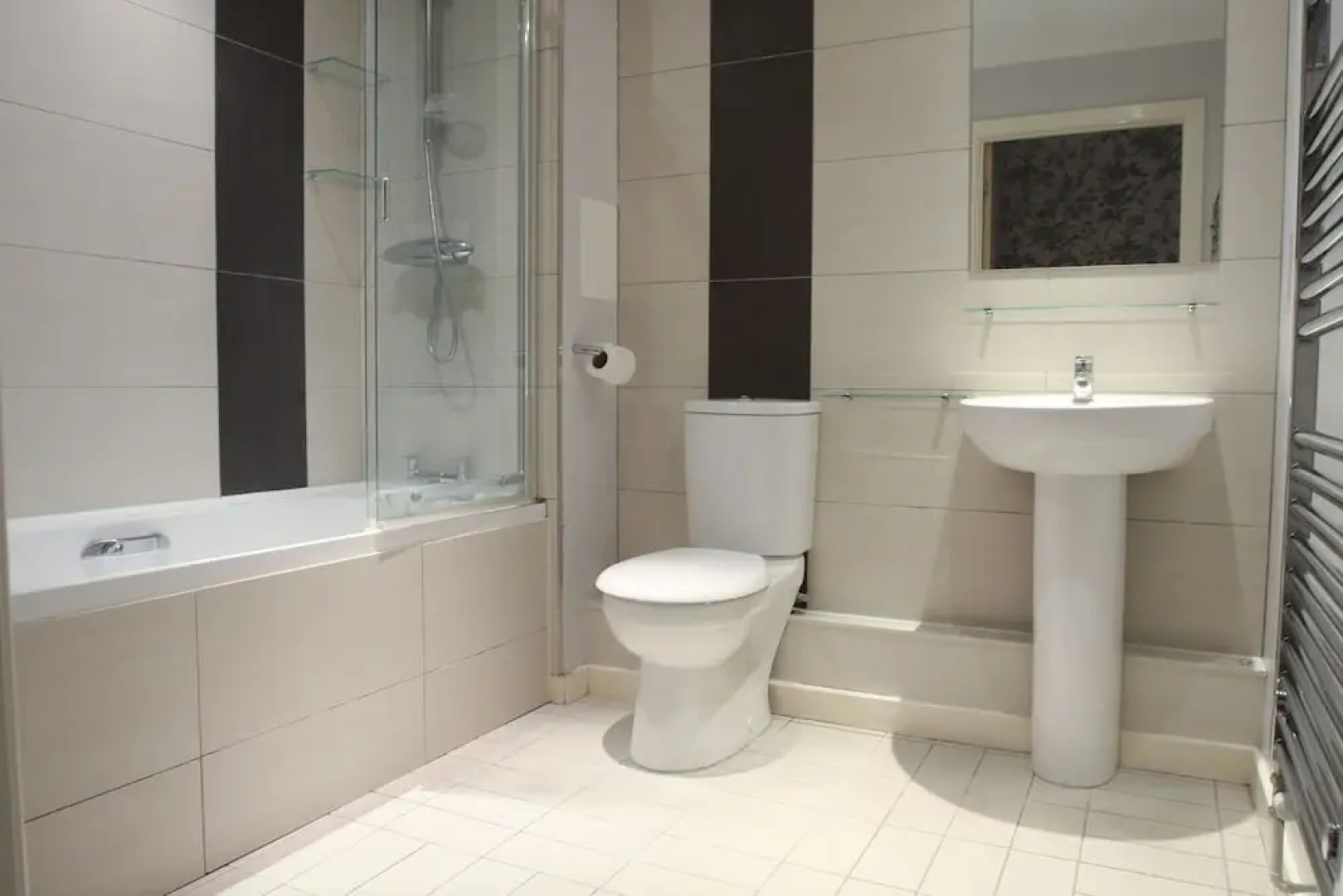 2 Bed Modern Apartment-Wilmington Close