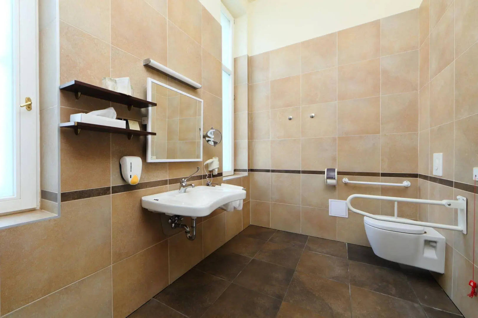 Ipoly Residence - Executive Hotel Suites