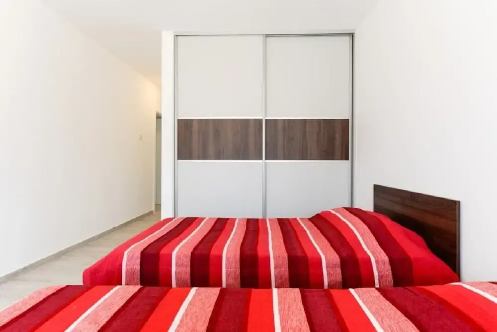 Edi - Amazing Location by the sea - A4