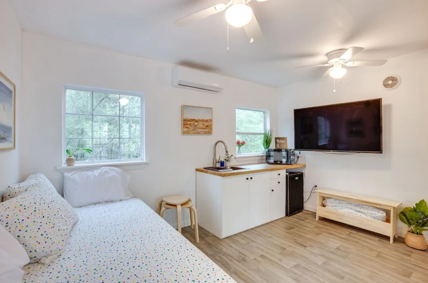 Willis Cabin on 6 Acres - Close to the Lake!