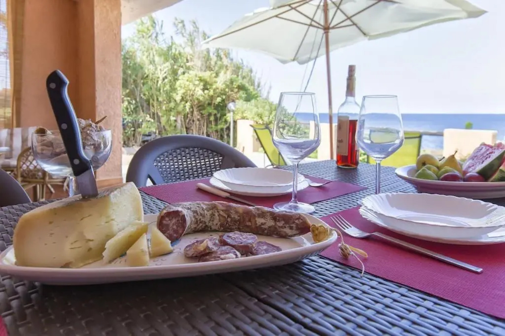 Villa sulla riva della marina di Sorso 3 camere veranda sul mare giardino