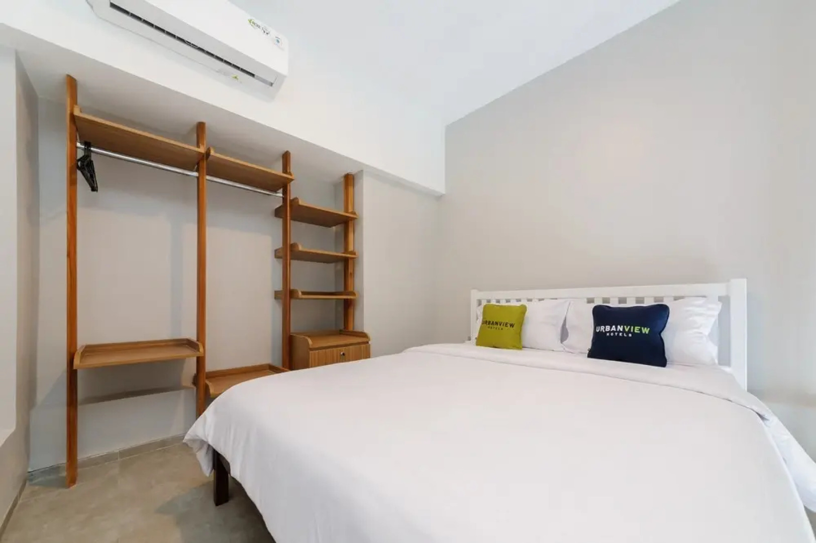 Urbanview Hotel Puri Indah