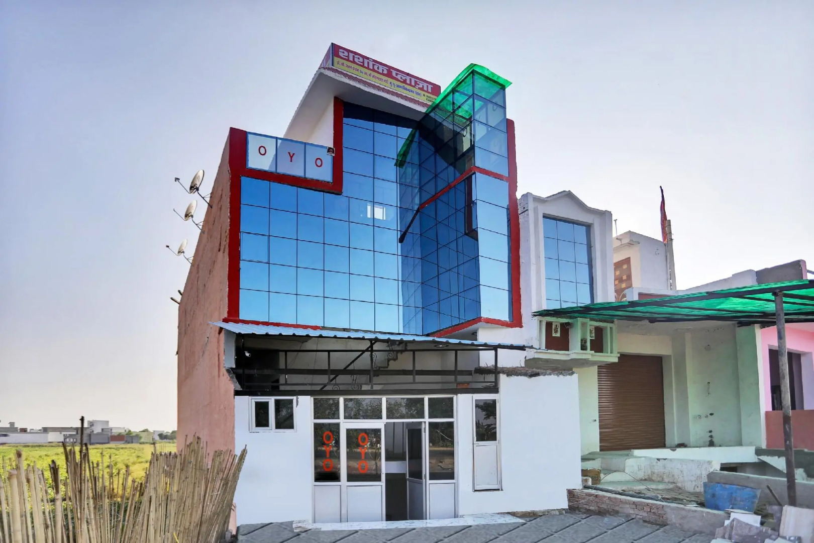 OYO 81465 Shashank Plaza