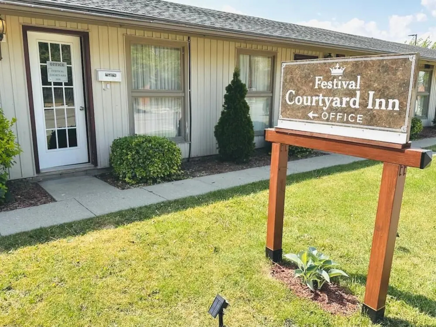 Festival Courtyard Inn