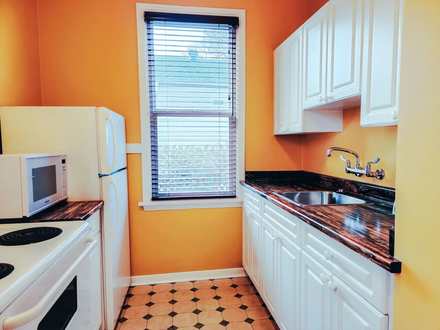 James Bay Inn Hotel & Suites