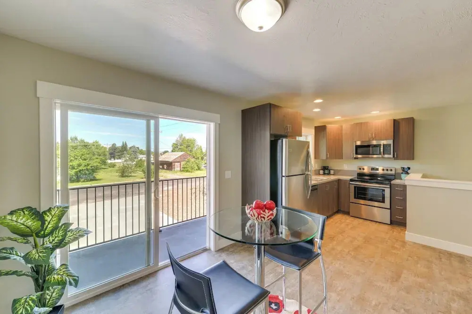 Modern Apt - 7 Mi to St. Anthony Sand Dunes!