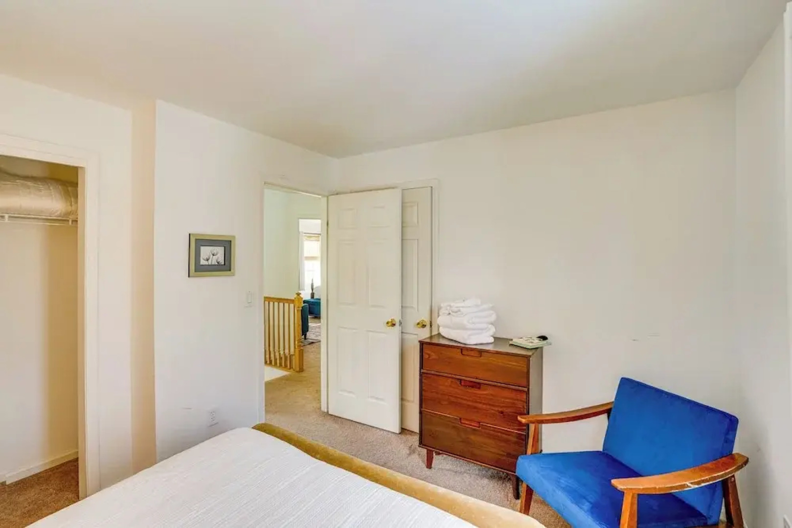 Walk to Dining: Downtown Lenox Guest House!