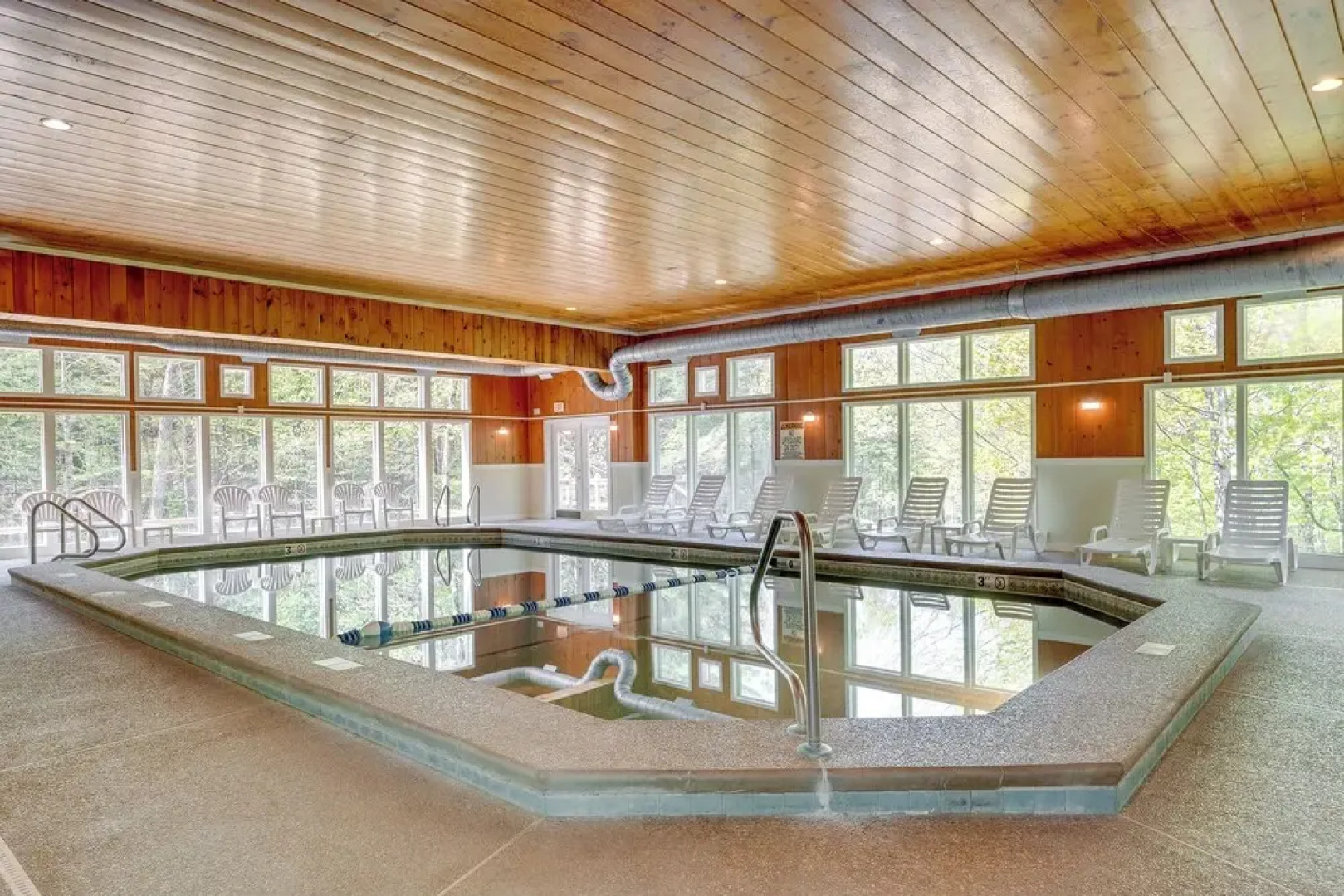 Inviting Bartlett Condo: 1 Mi to Attitash Mountain