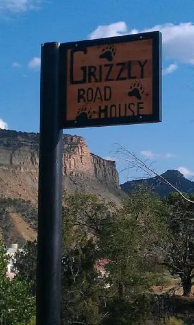 Grizzly Roadhouse Bed & Breakfast and Vacation Rentals