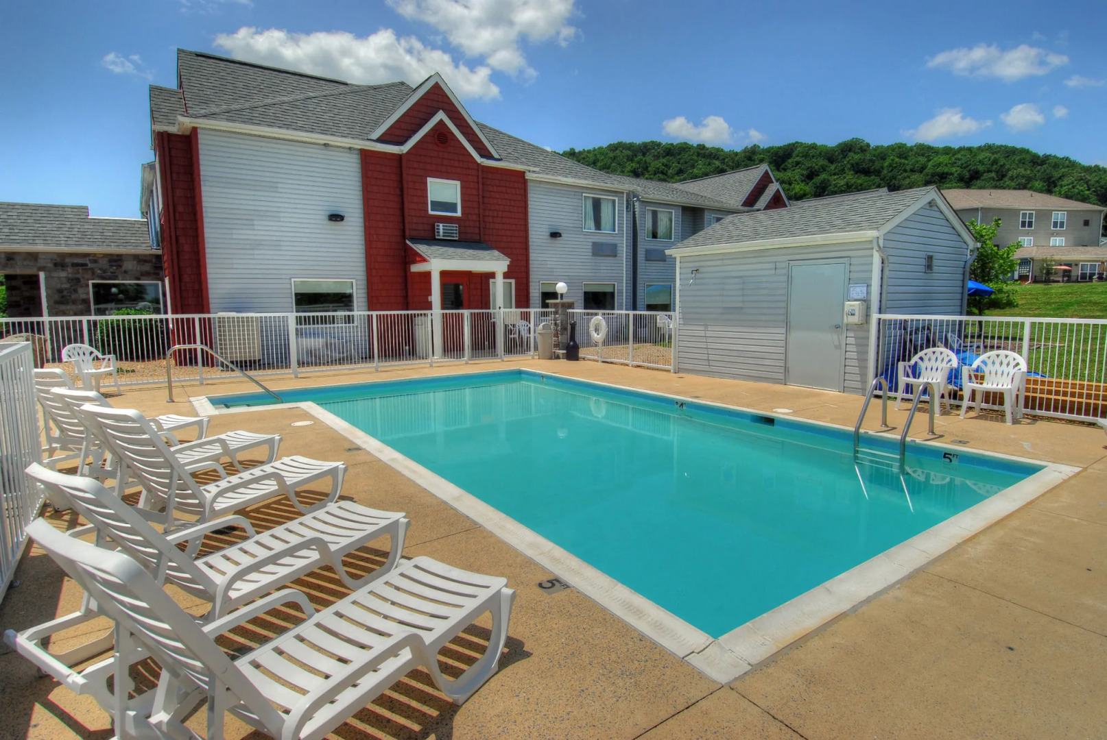 Clarion Pointe Staunton East