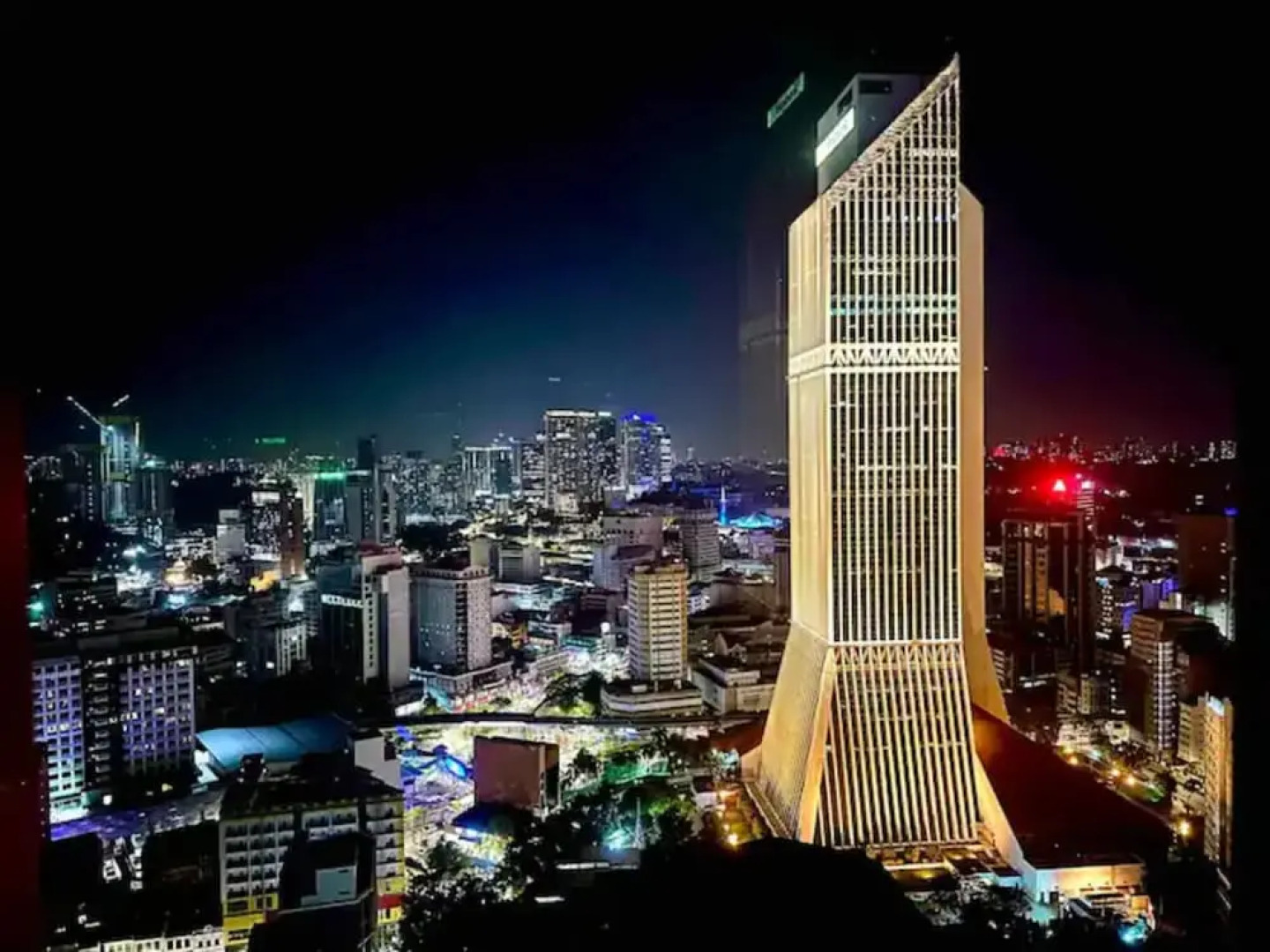 Ceylonz Suites by Roomy